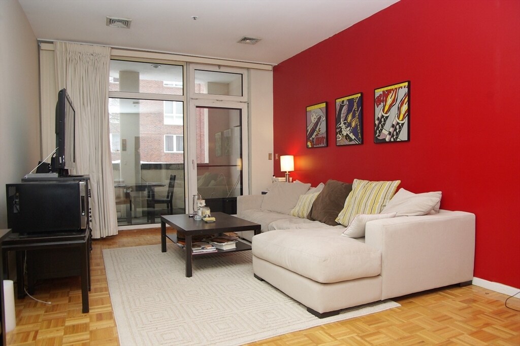 Foto principal - 300 Commercial Street