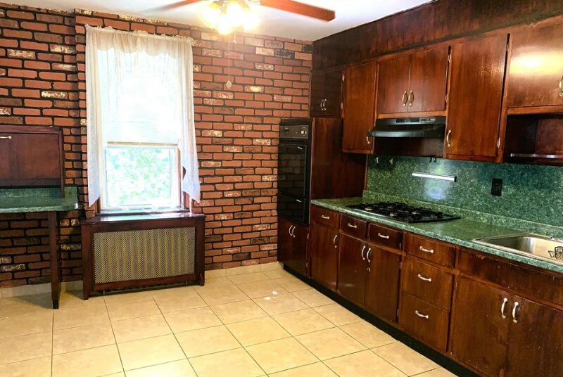 Building Photo - 136 McClean Ave