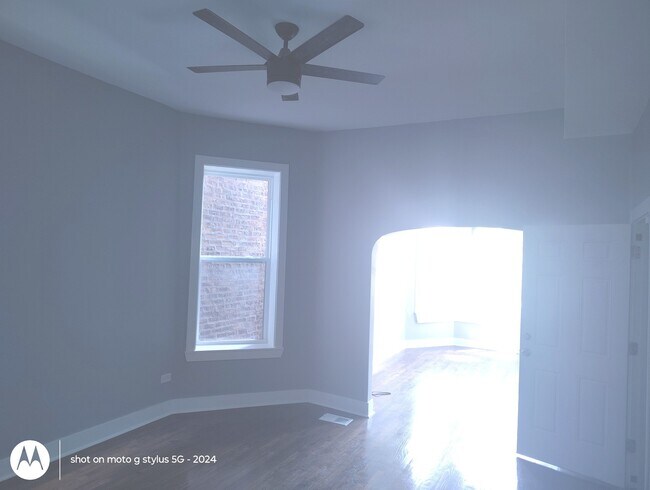 Foto del edificio - 1661 S Homan Ave