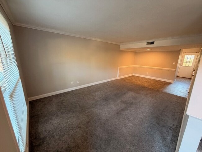 Building Photo - Charming 2-Bedroom Townhome in Prime Charlotte Location