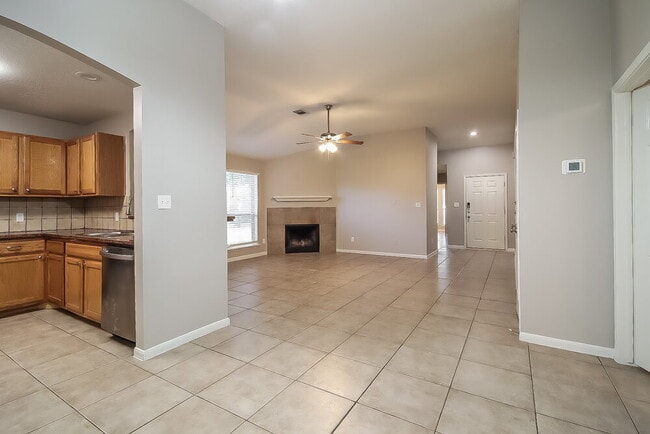 Building Photo - 10471 Twin Circles Dr