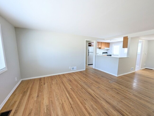 Building Photo - 3 bed 1 bath home in Aurora