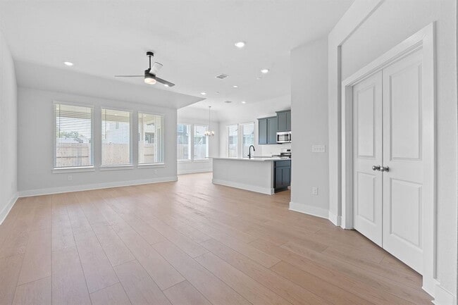 Building Photo - 189 Smithsonian Ln