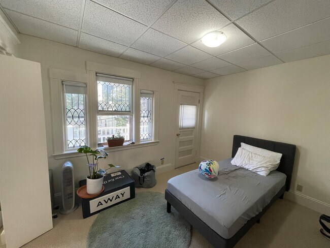 Foto del edificio - 105 Bromfield Rd