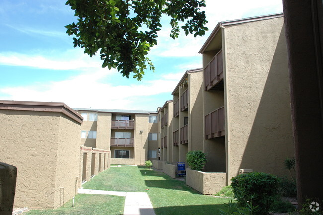 Santa Fe Springs Apartments