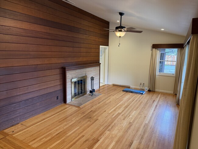 Foto del edificio - 2150 Vineyard Rd