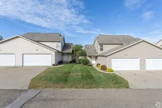 Building Photo - 4180 Pine Dr