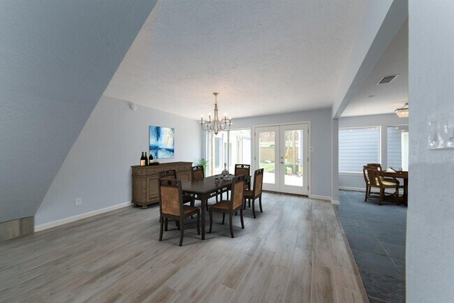 Building Photo - 14115 Briarhills Pkwy
