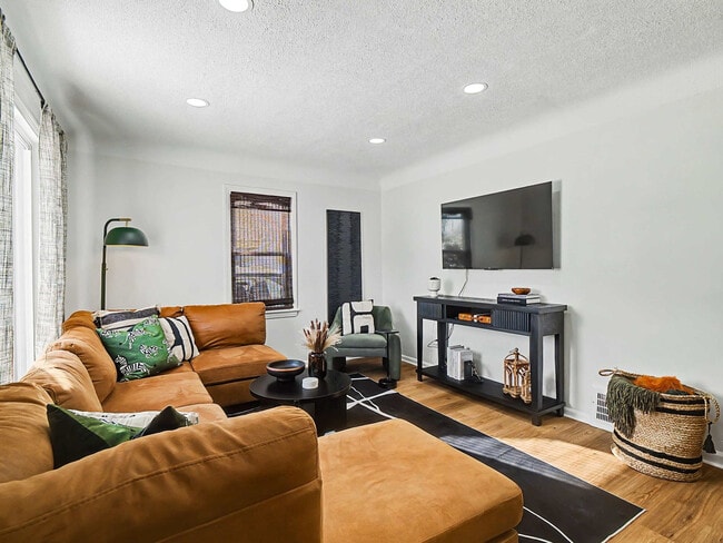 Building Photo - 5252 W 45th St