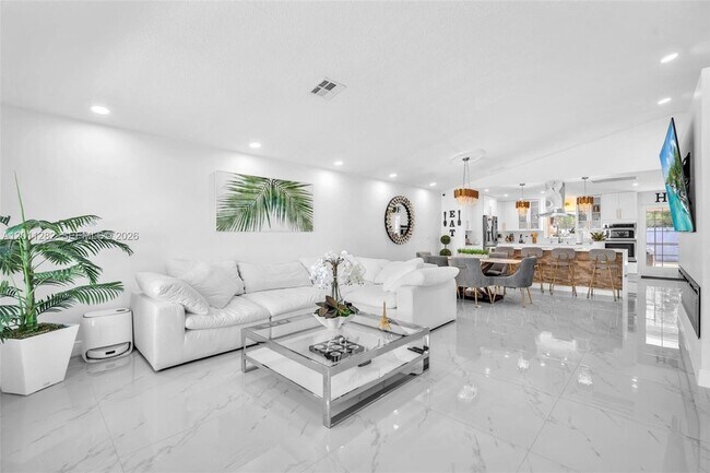 Foto del edificio - 252 Malibu Cir