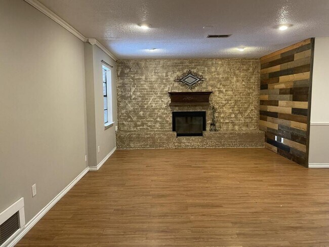 Foto del edificio - 1206 Phyllis Dr