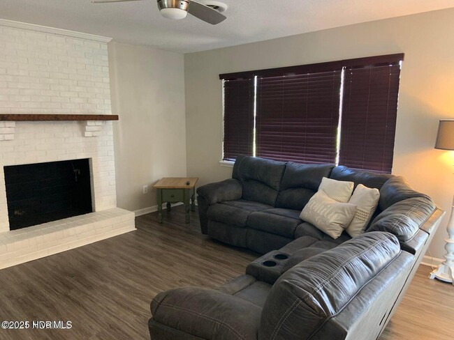 Foto del edificio - 511 Haddock Ct