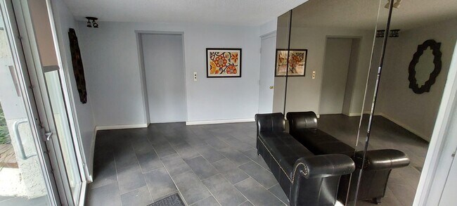 Foto del edificio - 1122 Peck Dr