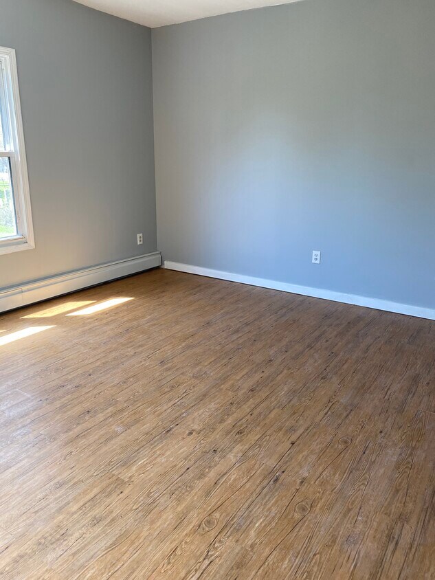 Primary Photo - 35 Mahl Ave