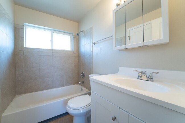 Foto del edificio - MOVE-IN SPECIAL! $500 plus Security Deposi...