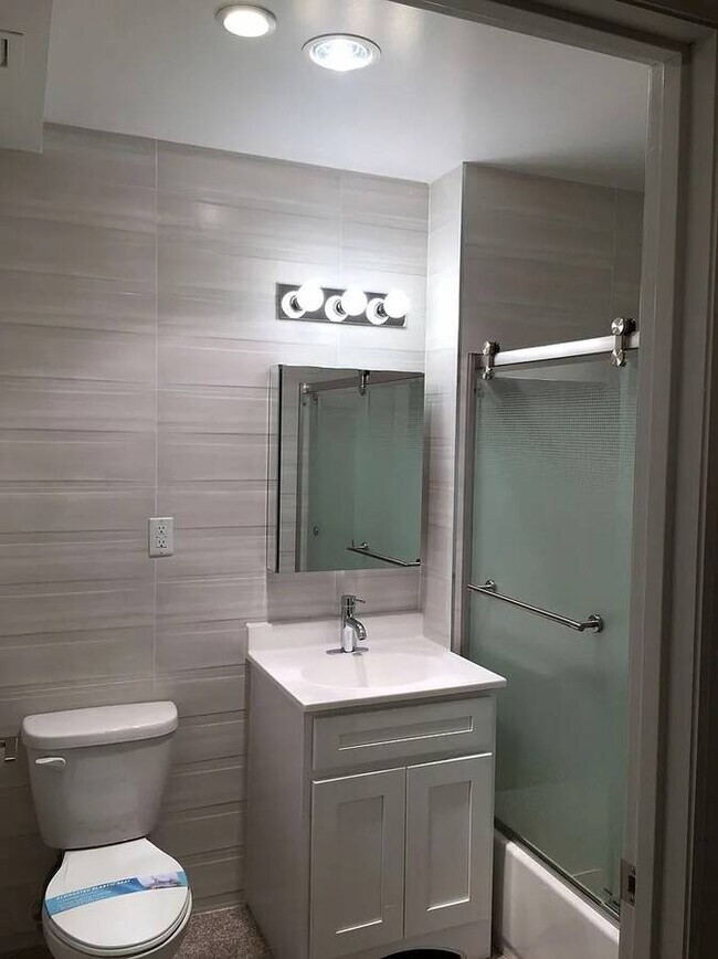 Foto del edificio - 46-25-25 Queens Blvd