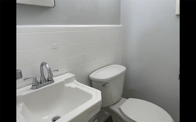 Building Photo - 5123 Del Monte Dr