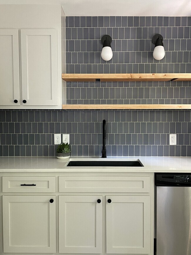 Photo - 1002 Broadmoor Dr House