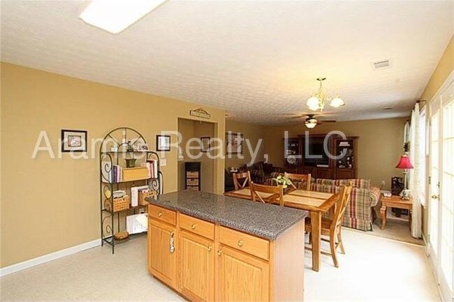 Building Photo - 3397 Hill Pond Dr