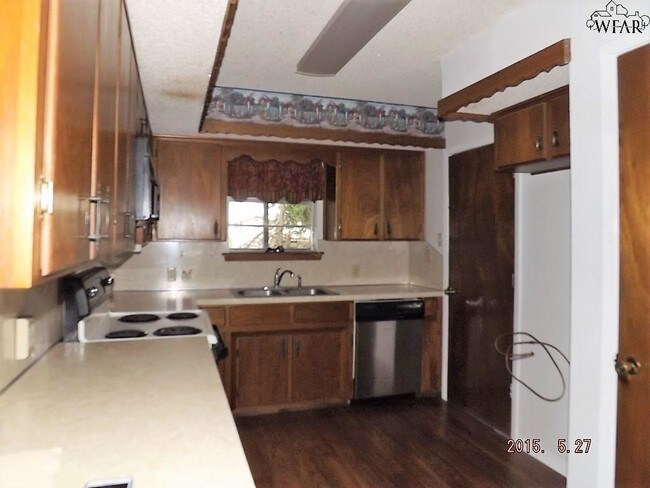 Building Photo - 205 N Laurel Ave