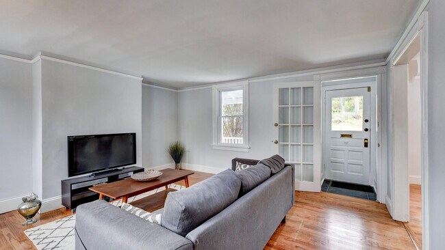 Building Photo - 307 Vose Ave