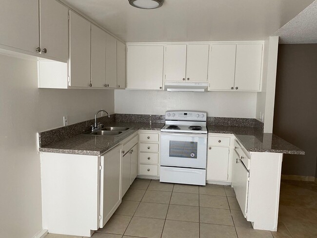 Building Photo - 15825 Saticoy St