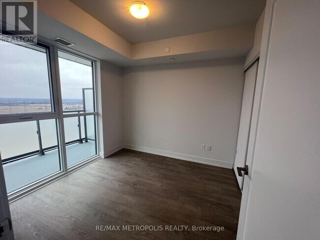 Photo du bâtiment - 2550-2550 Simcoe St N