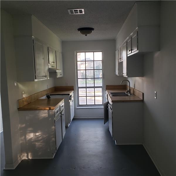 Building Photo - 300 Rials Dr