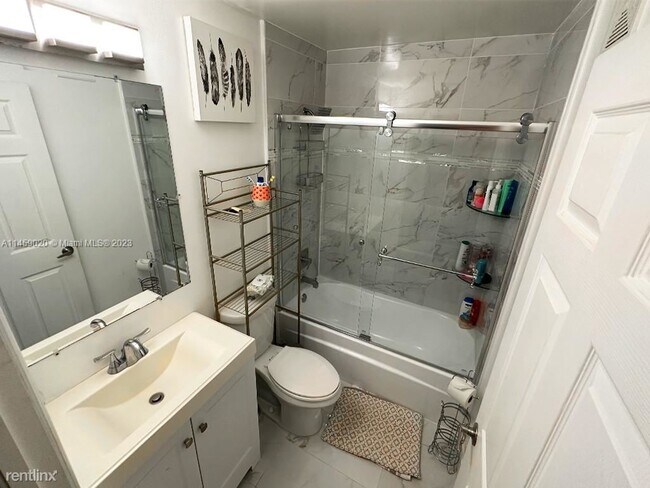 Foto del edificio - 3 br, 2.5 bath Townhome - West Kendall Lak...
