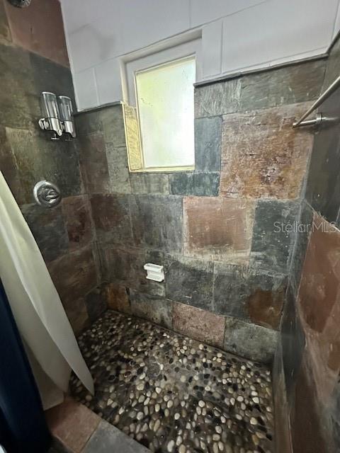 Building Photo - 1800 Lucerne Ter