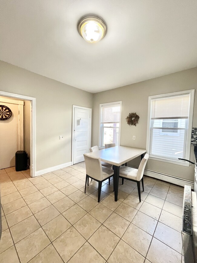 Building Photo - 11 Carmel St