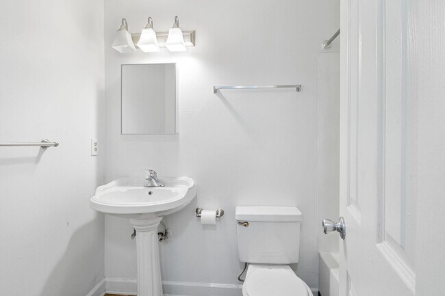 Photo - 3528 E Fall Creek Pkwy N Dr Apartment