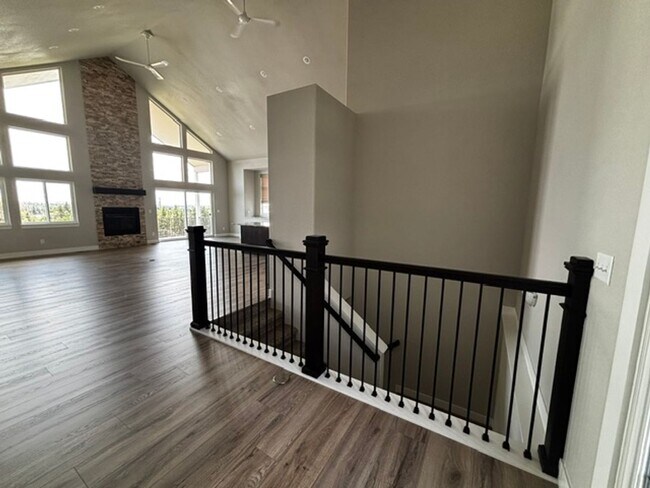 Building Photo - Beautiful 6 Bedroom 3 1/2 Bath Home In Whitney Ranch