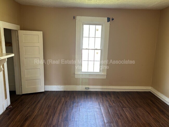 Foto del edificio - 493 New Ln St