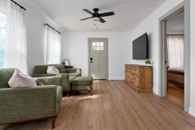 Foto del edificio - 705 Ivey Cir