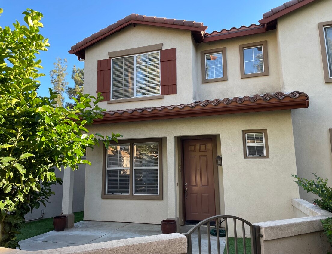 Primary Photo - 1120 Rosewalk Way