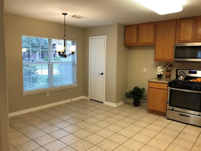 Building Photo - 3215 Stoneydale Ln