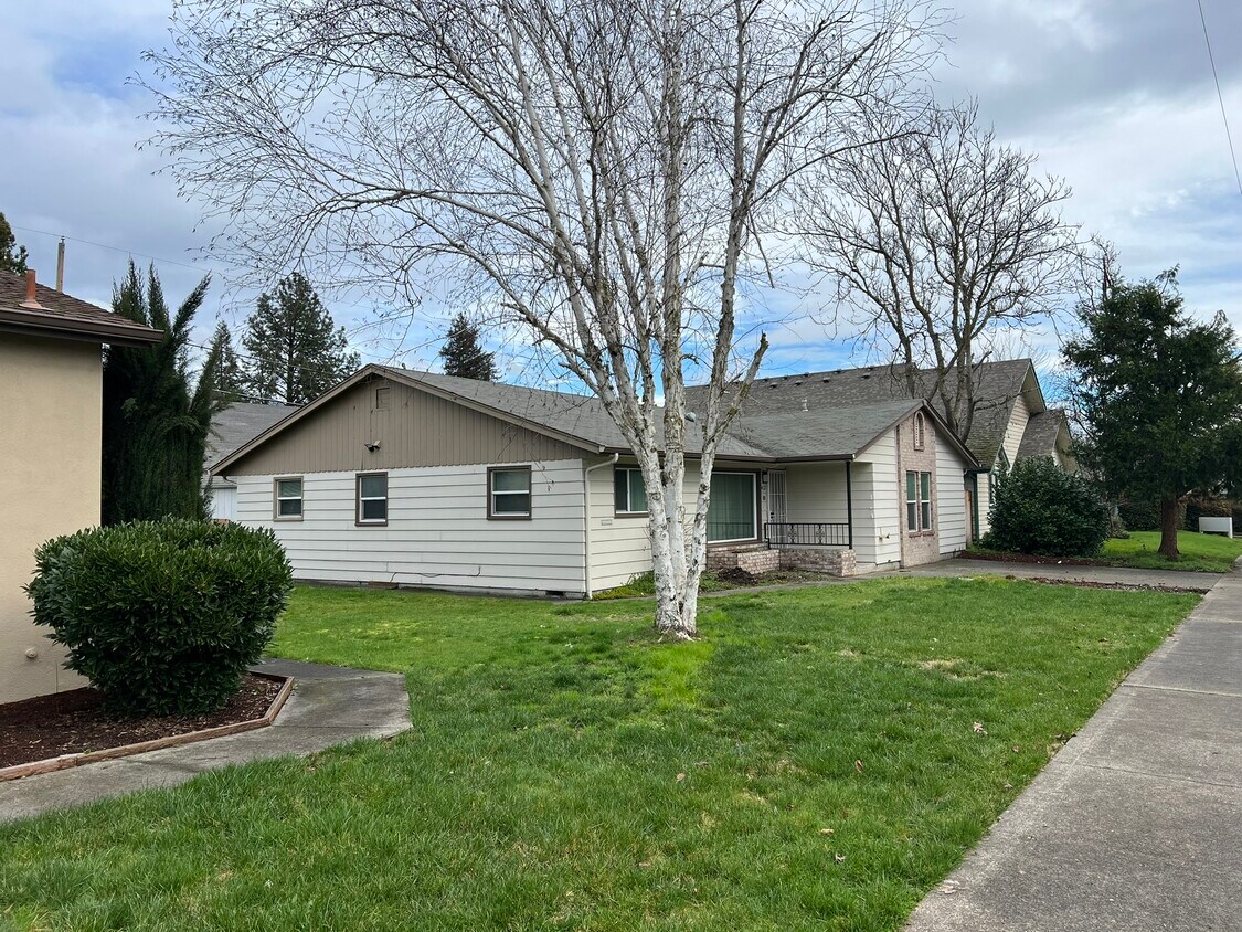Foto principal - 412 NW F St