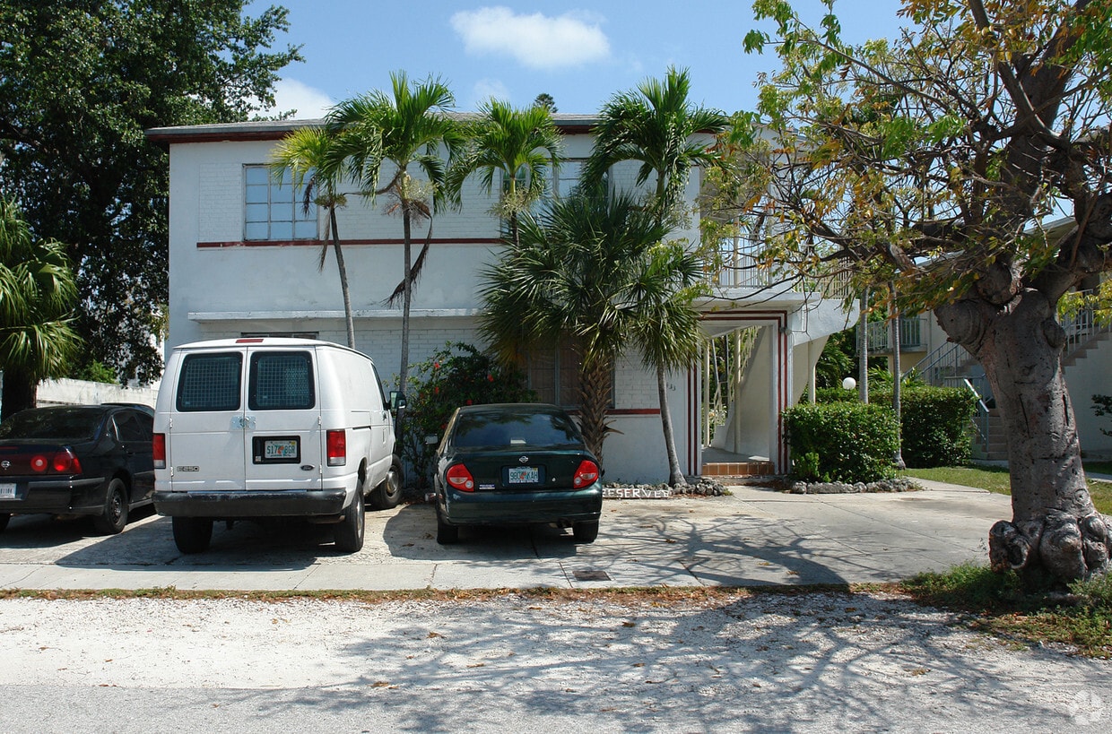 Building Photo - 433 NE 37th St