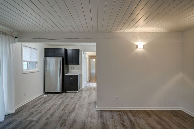 Foto del edificio - Updated 3 Bedroom 2 Bath Single Level Dupl...