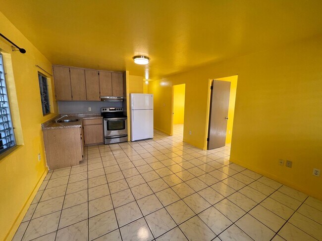 Foto del edificio - For Rent - [Coconut Grove] 234 Oneawa St.