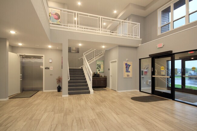 Vestíbulo delantero - Courtyard Apartments