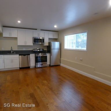 Building Photo - 3035 Lynde St
