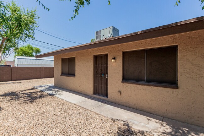 Foto del edificio - 1815 E Sheridan St