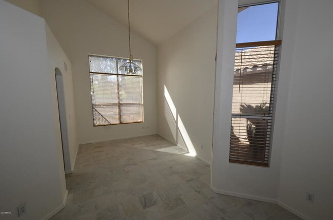 Building Photo - 630 N Diane Ct