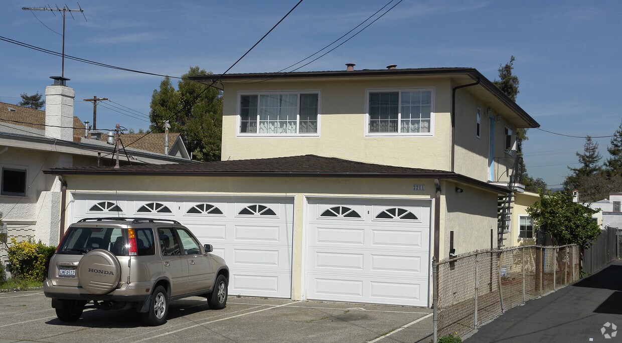 Primary Photo - 2211 Pacific Ave
