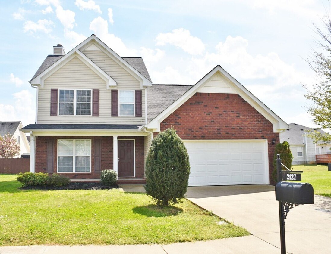 Primary Photo - Gorgeous 3BR/2.5BA available, garage, nice...