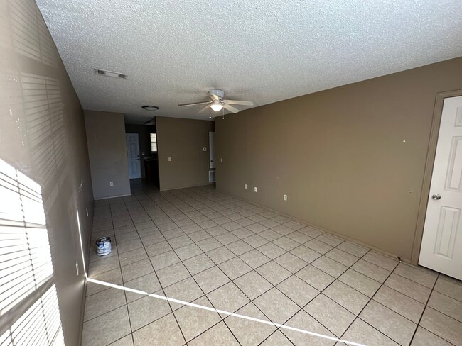 Building Photo - 1402 N Hartford Ave