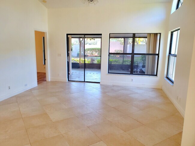 Foto del edificio - 10832 Stafford Cir N