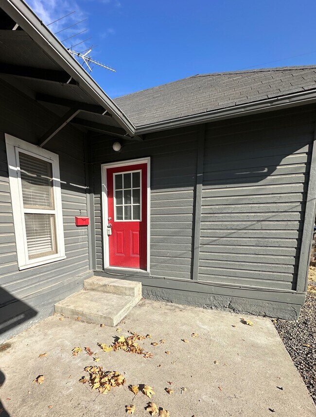 Building Photo - 1521 Blaine St